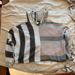 AMERICAN EAGLE HOODED SWEATER, SIZE XS